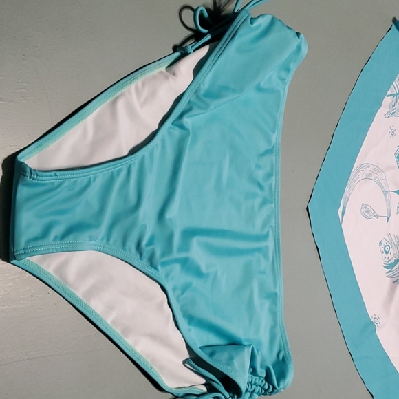 Bathing suit - Picture 2 of 4